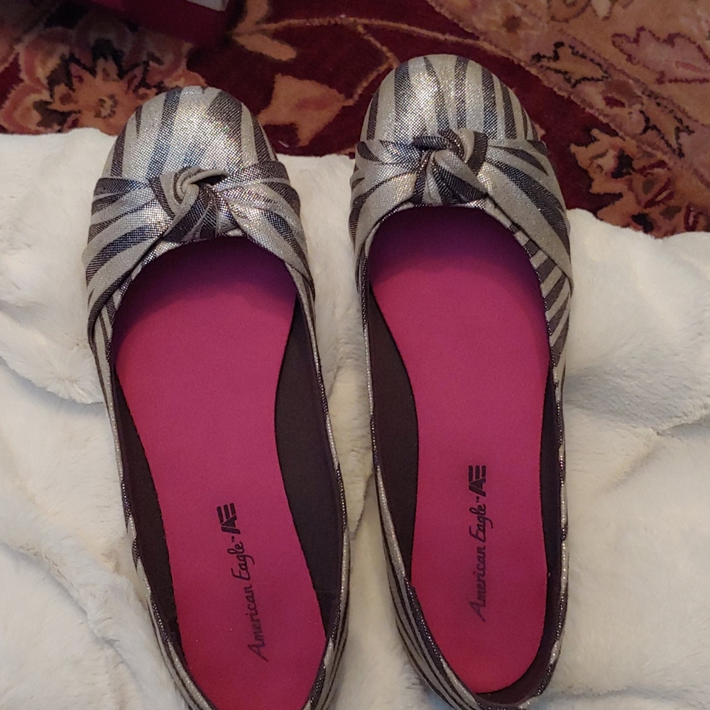 American Eagle zebra style flats